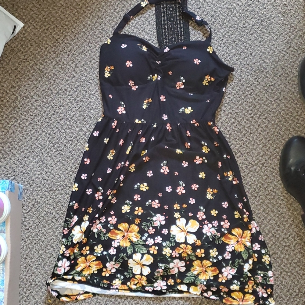 2/$15 Beautiful flower dress